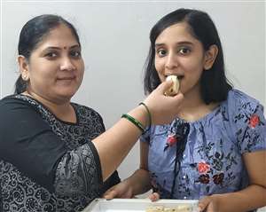 स्कूल की प्रिंसिपल हेमलता विषेण ने आर्या राज की उपलब्धि पर गर्व जताते हुए उसके उज्ज्वल भविष्य की कामना कीं।