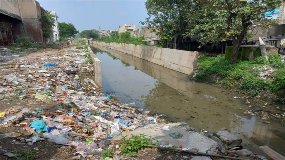 जगाधरी रोड से स्टेशन तक अधूरा है गुड़गुड़िया नाले का निर्माण, चार मुख्य पुलिया भी नहीं हो पाई
