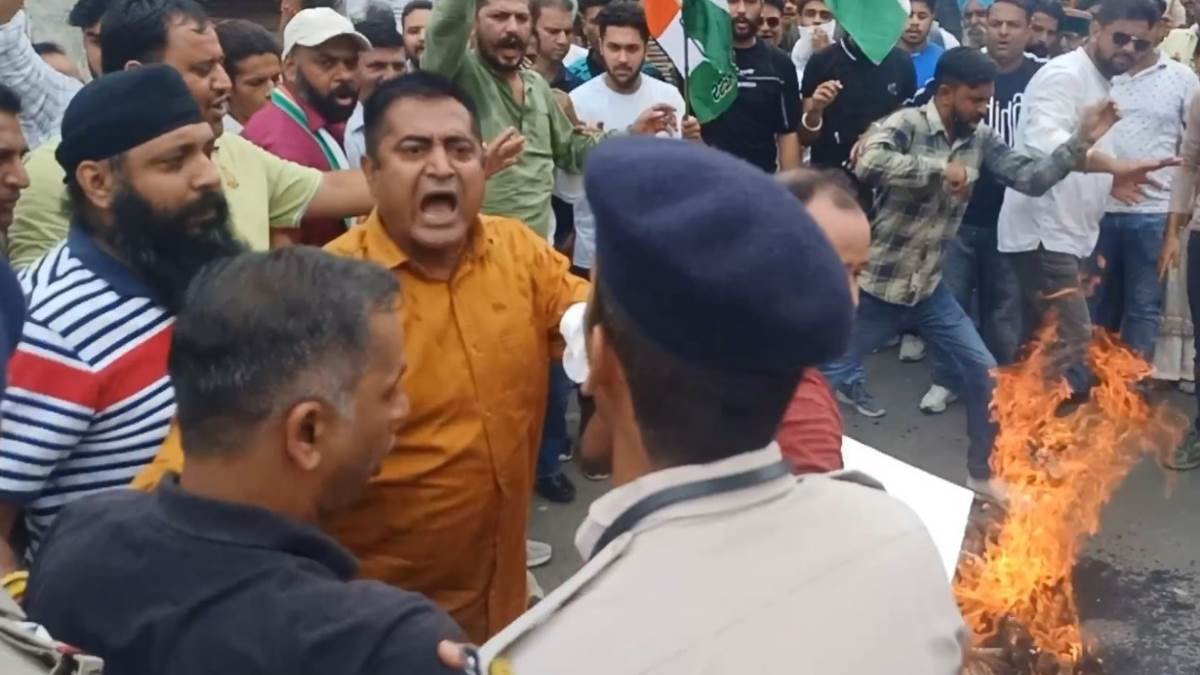 clashes between una mla and police over burning effigy of inflation case registered against eight