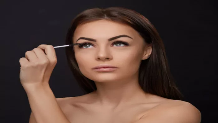 Eye Makeup: परफेक्ट मस्कारा लगाने के टिप्स