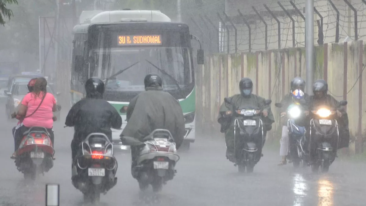 Uttarakhand Weather: बदरीनाथ मार्ग 13 घंटे बाद खुला, शनिवार को भी भारी वर्षा के आसार