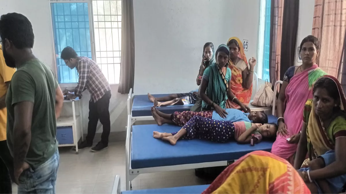 बिहार :  विद्यालय में माध्याह्न भोजन खाने के बाद एक के बाद एक गिरने लगे बच्‍चे, पेट और सिर दर्द शुरू