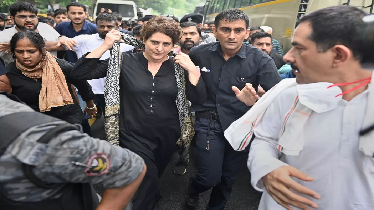 Congress Protest Live: प्रियंका गांधी का केंद्र सरकार पर हमला, बोलीं- देश में सिर्फ 2-4 रईस