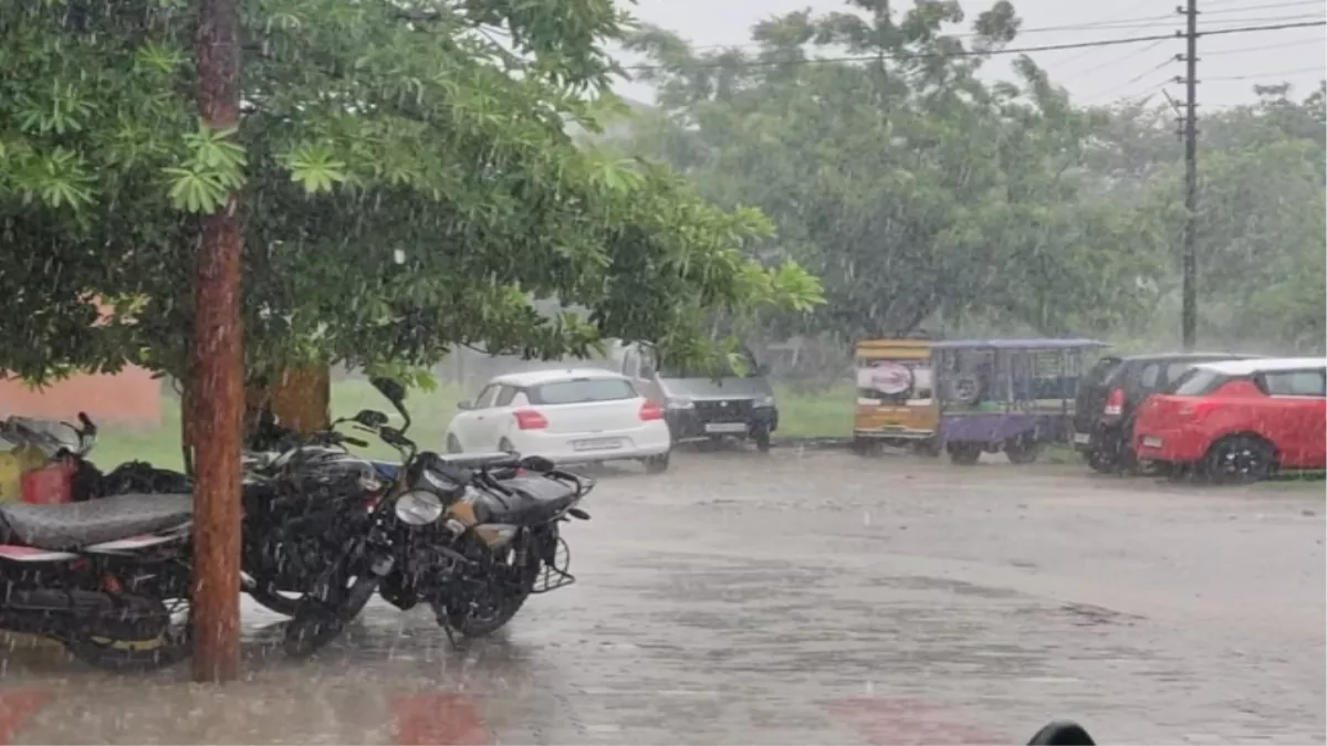 Meerut Weather Update: बागपत और बिजनौर में बारिश शुरू, अभी मेरठ में छाए हुए हैं बादल