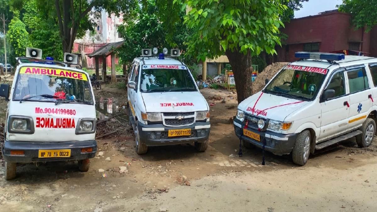 mismanagement in prayagraj postmortem house people have to spend time here amidst mud and dirt