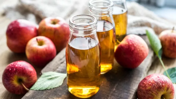 Apple Cider Vinegar: पैरों को साफ करने के लिए इस तरह करें एप्पल साइडर विनेगर का इस्तेमाल