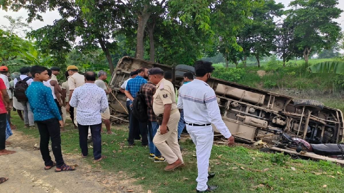 in mainatand a passenger bus after brake failure trampled bike borne father and son and then overturned many injured in accident