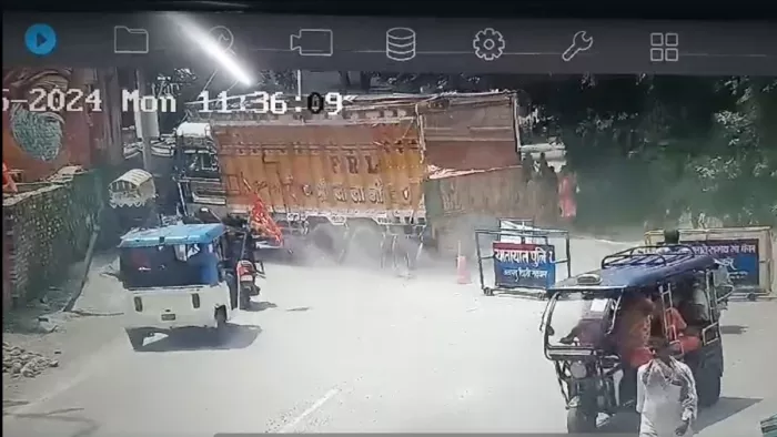 अनियंत्रित ट्रक ने विक्रम, ठेली को मारी टक्कर, पांच घायल।