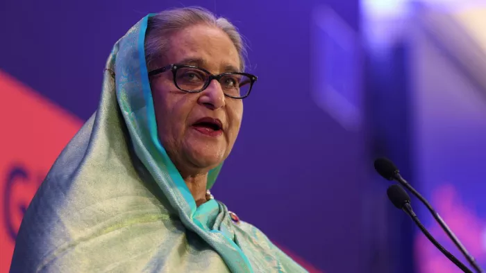 शेख हसीना को आयरन लेडी के रूप में सराहते रहे हैं समर्थक। फोटोः रायटर।