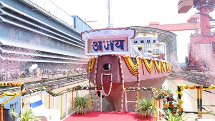 आईएनएस अजय के निर्माण में सेल से स्टील की आपूर्ति।