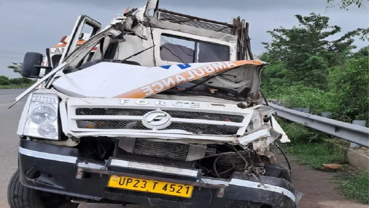 Hazaribagh News: रांची से बेतिया जा रही एंबुलेंस खड़े ट्रक से टकराई, शव ले जा रहे अटेंडेंट की मौत, तीन घायल