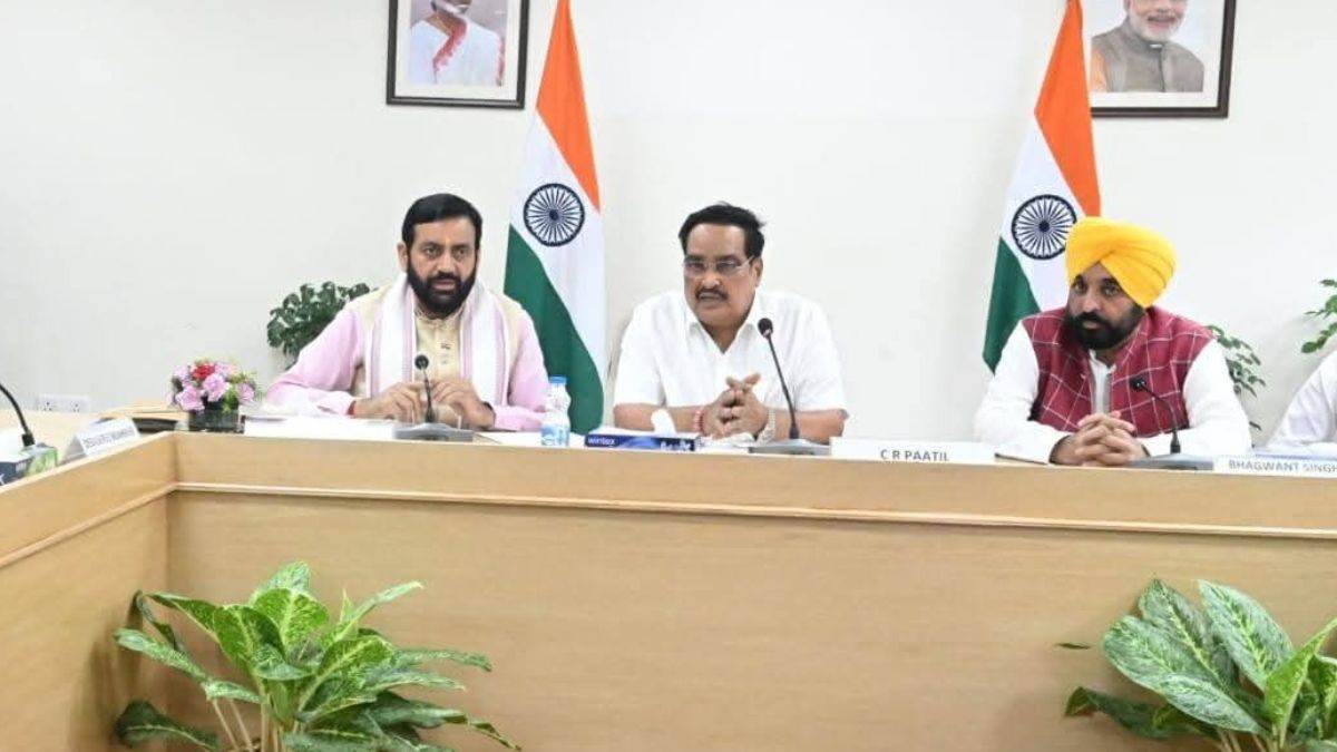 https://www.jagranimages.com/images/newimg/05082025/05_08_2025-cm_saini_and_cm_mann_24004774.jpg