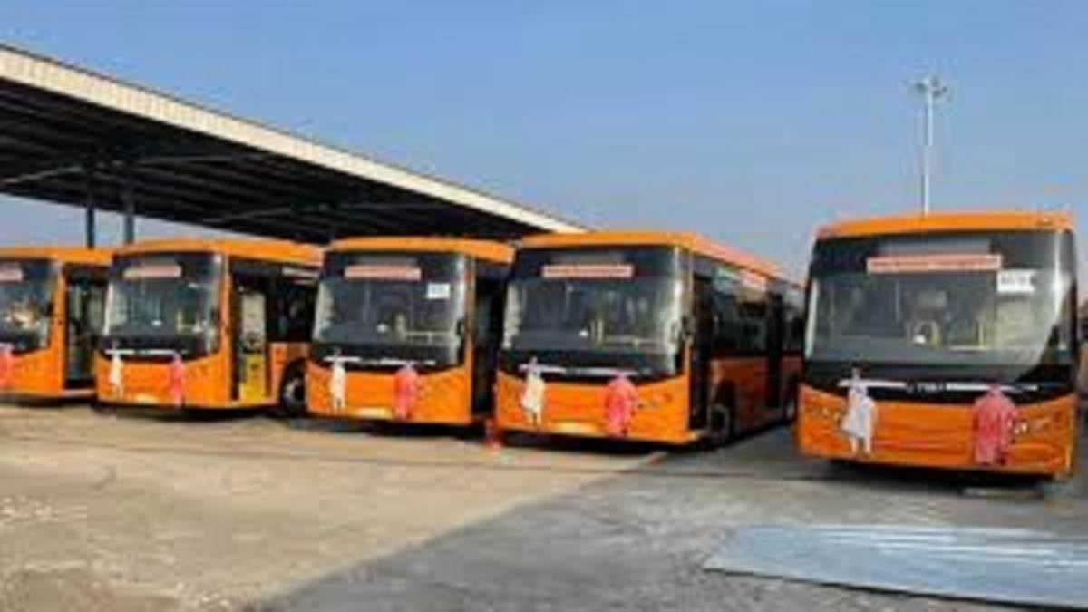 https://www.jagranimages.com/images/newimg/05082025/05_08_2025-e_atal_bus_24004547.jpg