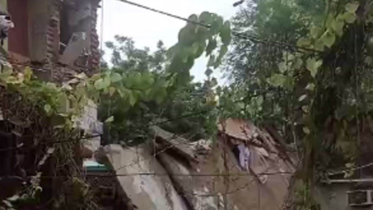 ncr ghaziabad news illegal construction collapses in pratap vihar gda to issue notices