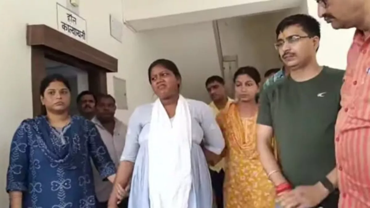 Bihar: 20000 रुपये रिश्वत लेते निगरानी के हत्थे चढ़े दारोगा-चौकीदार, फूट-फूटकर रोने लगी इंस्पेक्टर सीमा