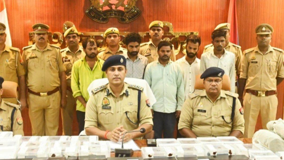 kushinagar fake aadhaar card racket busted five arrested