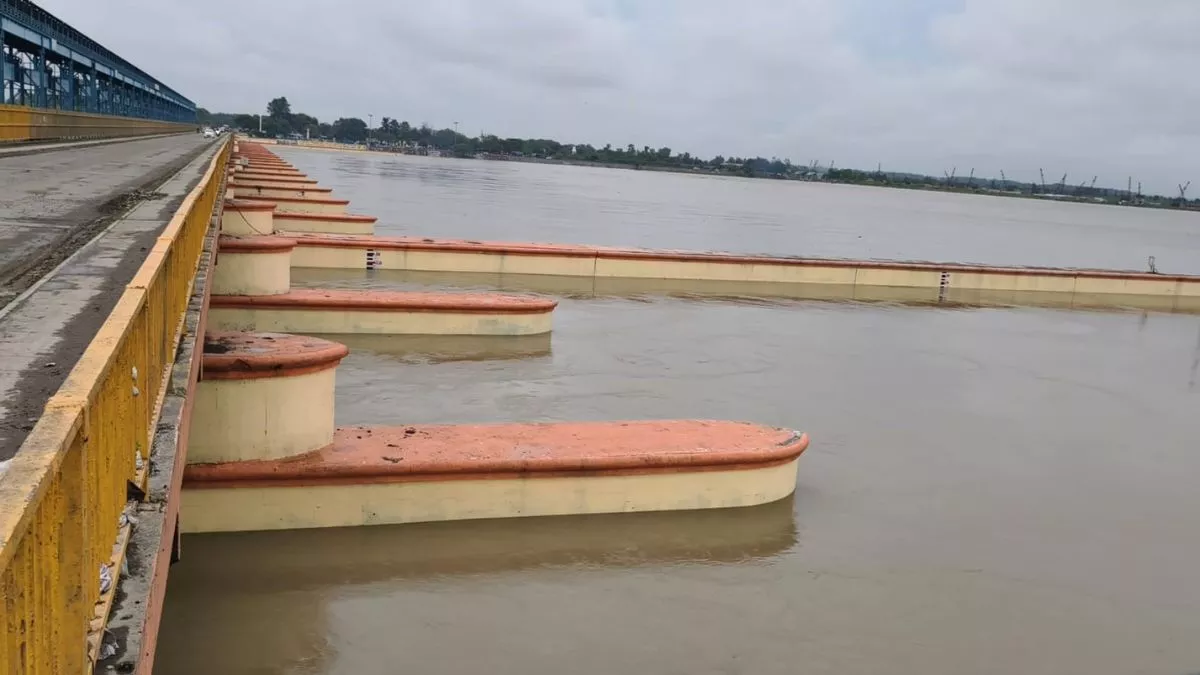 मुजफ्फरनगर में  खतरे के निशान से 20 सेंटीमीटर ऊपर बह रही गंगा, बाढ़ का खतरा; फसलें हुई जलमग्न