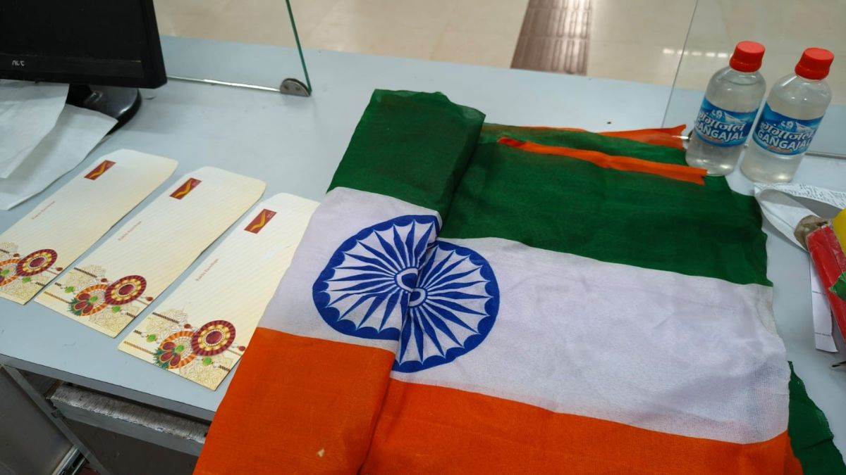 https://www.jagranimages.com/images/newimg/05082025/05_08_2025-post_office_tricolor_24004296.jpg