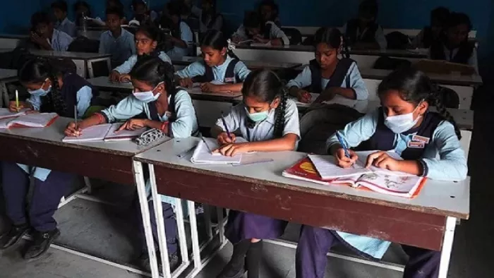 पूमावि टीमा पर लटका रहा ताला, बच्चे करते रहे गुरुजी का इंतजार। प्रतीकात्मक तस्वीर