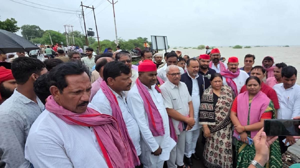 https://www.jagranimages.com/images/newimg/05082025/05_08_2025-sp_leaders_24004087.jpg