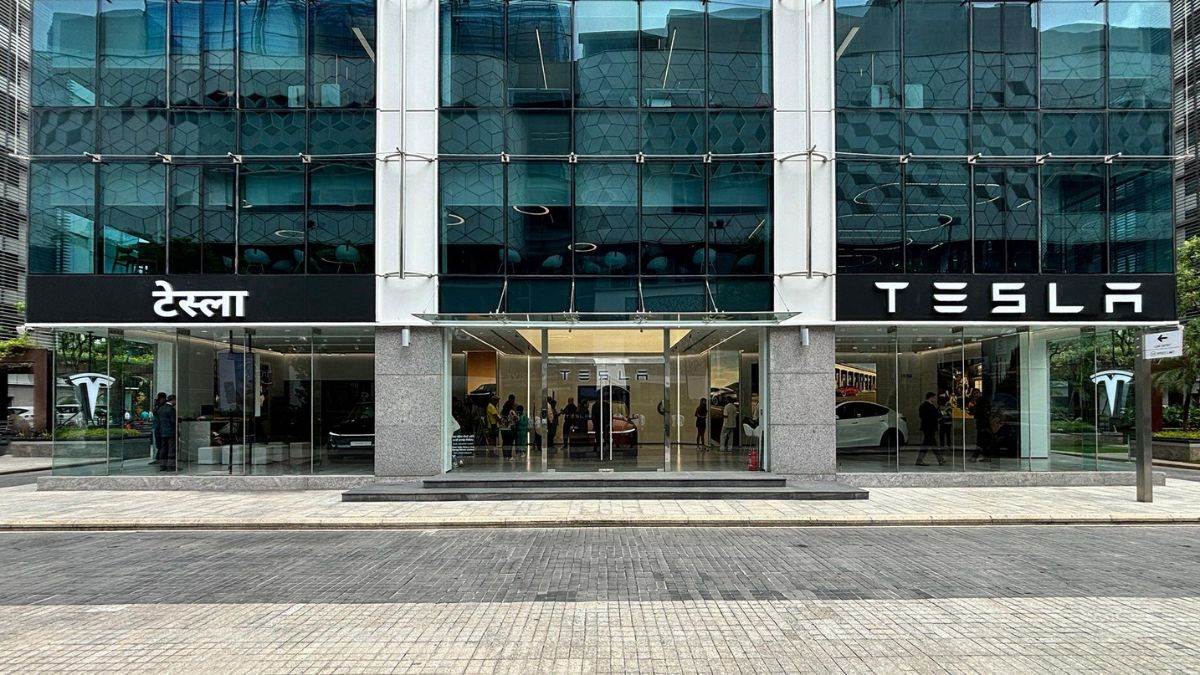 https://www.jagranimages.com/images/newimg/05082025/05_08_2025-tesla_showroom_24004508.jpg