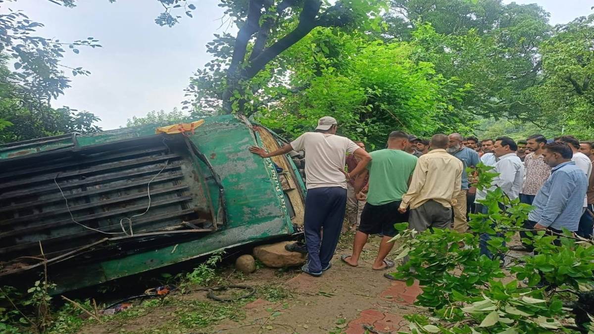 road accident in udhampur district of jammu and kashmir 10 passengers injured