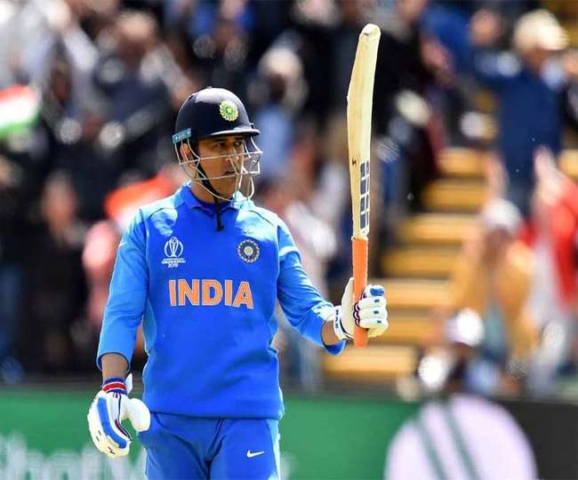 MS Dhoni का बकाया पूर्व क्रिकेटरों ने चंदा कर चुकता किया, 1800 रुपये थे बाकी