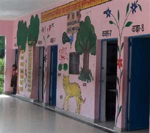 सरकारी विद्यालय, जहां प्रोजेक्टर पर होती पढ़ाई और बच्चे सीखते कंप्यूटर
