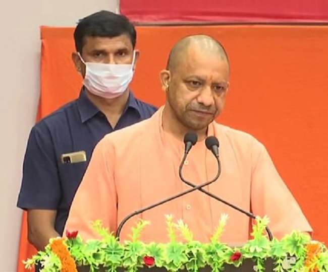 प्रबुद्ध सम्मेलन के तहत वाराणसी में प्रबुद्ध सम्मेलन को सम्बोधित किया।