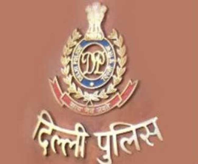 50 से अधिक झुग्गी झोपड़ी में रहने वाले बच्चे लेते हैं कक्षा, बच्चों को देते हैं पाठ्यक्रम सामग्री