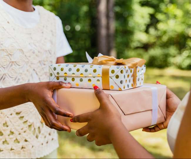 Wedding Return Gift Ideas For Relatives| शादी में रिटर्न गिफ्ट क्या दें|  Wedding Mai Return Gift Kya Dena Chahiye | unique return gift ideas for  wedding guests | HerZindagi