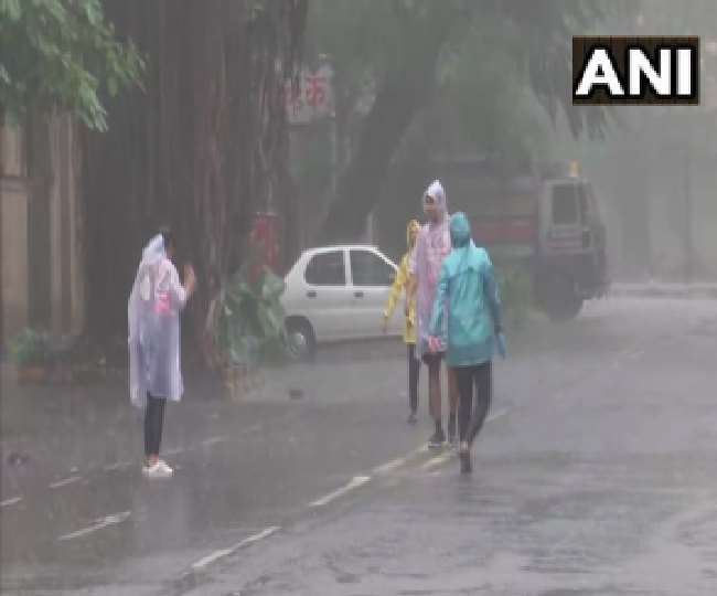 मुंबई में शुरू हुई बारिश तो दिल्ली-एनसीआर में भी अलर्ट, जानें यूपी-बिहार का हाल