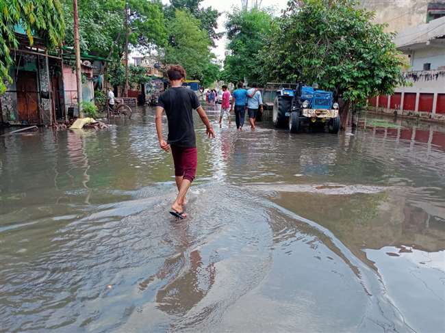 पहले मिलकर सभी एजेंसियां जलभराव दूर करेंगी, उसके बाद तय होगा किस की संपत्ति पर पानी भरा।