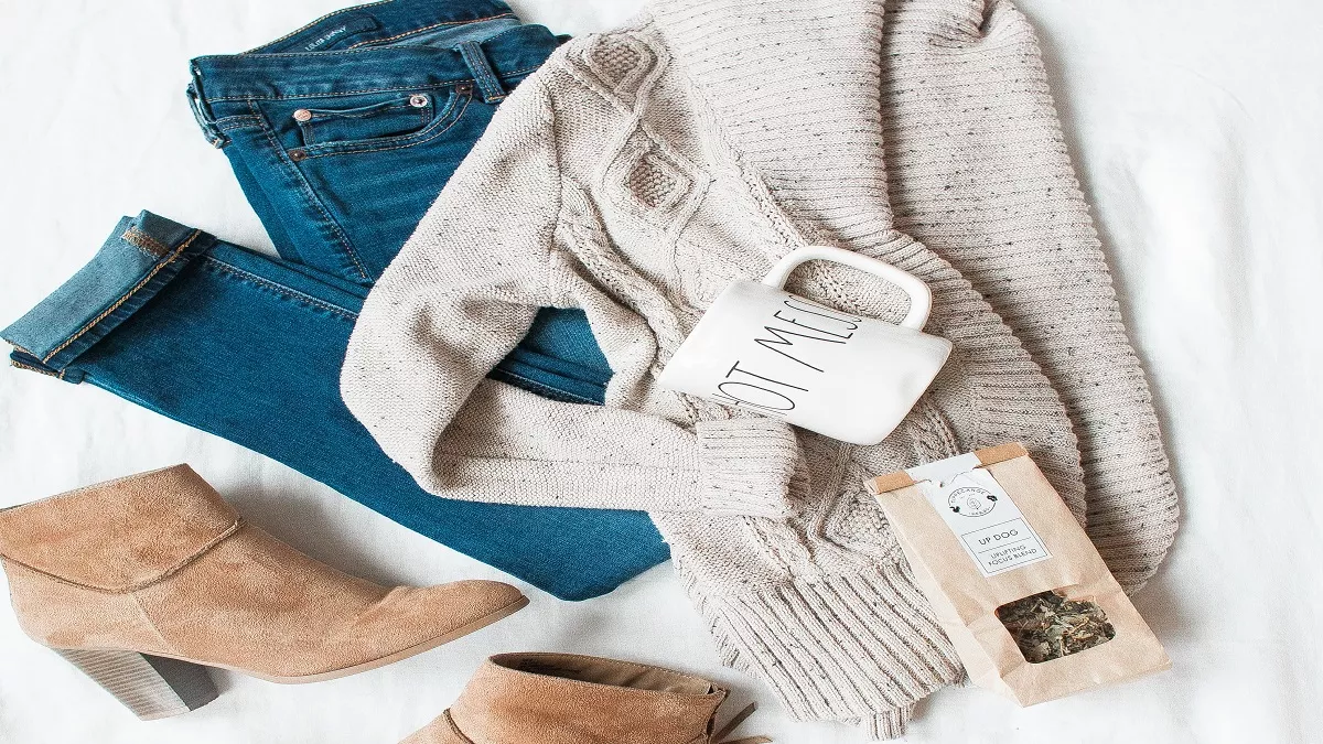 Amazon Deals On Premium Clothing: स्वेटर्स, जैकेट्स, और टी-शर्ट्स पर 50% तक की छूट, सर्दियां आने से पहले खरीदें कम दाम पर
