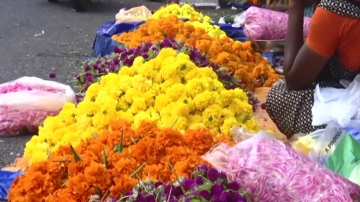 kerala flowers business boomed in kochi ahead of onam festival flowers being sold for rs 150 to300