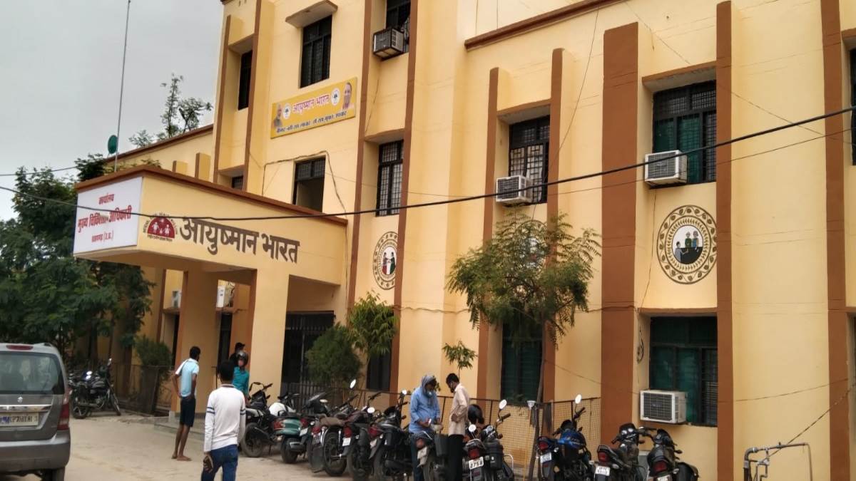 https://www.jagranimages.com/images/newimg/05092022/05_09_2022-pratapgarh_hospital_23044233.jpg