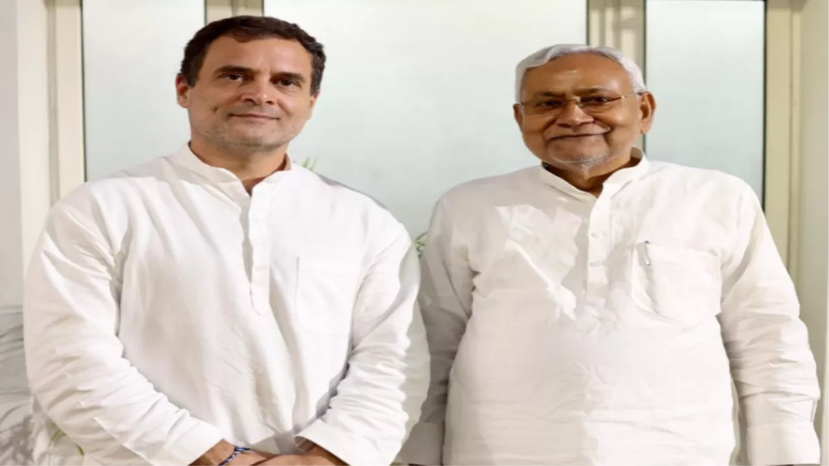 दिल्ली में कांग्रेस नेता राहुल गांधी के साथ मुख्यमंत्री नीतीश कुमार