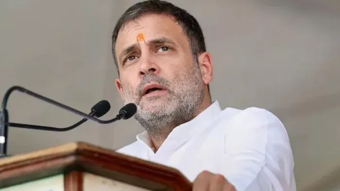 राहुल गांधी ने सोमवार को अहमदाबाद में 'परिवर्तन संकल्प रैली' को संबोधित करते हुए बड़े वादे किए।