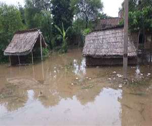 Bihar Flood: लखीसराय के पिपरिया प्रखंड के पथुआ गांव में फैला गंगा का पानी।