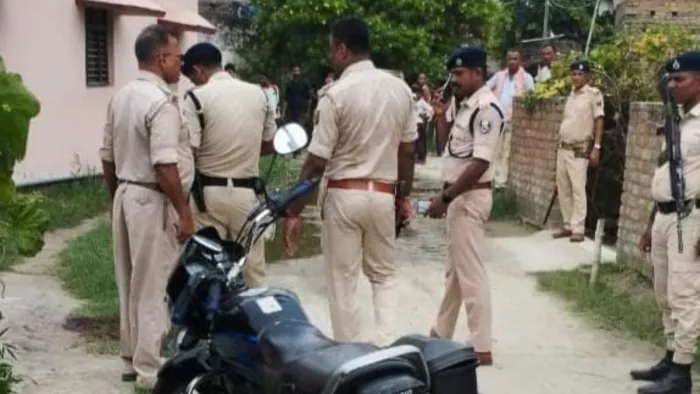 बीच गांव में सड़क पर युवक के सीने में हत्यारों ने मारी गोली। जागरण