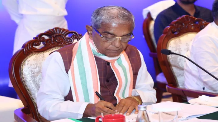 भाजपा सांसद हरनाथ सिंह यादव ने भारतीय संविधान में लिखे इंडिया शब्द का विरोध किया।(फोटो सोर्स: जागरण)