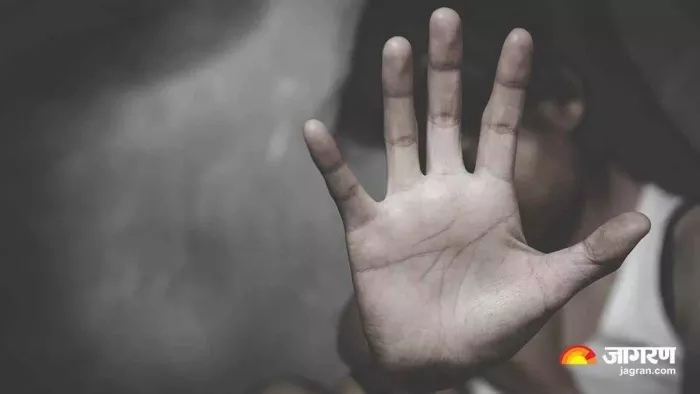 डॉक्टर ने किशोरी के साथ क्लीनिक में किया दुष्कर्म।- सांकेतिक तस्वीर
