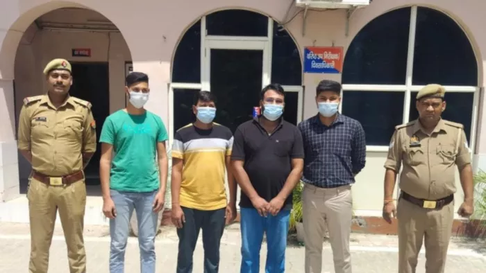 Greater Noida की हाईराइज सोसायटी में शराब के नशे में ऊंची इमारत से चार युवकों ने किया स्टं