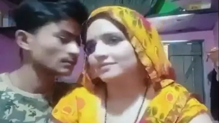 'अरे, कैमरा चालू है सचिन जी...'जब लाइव चैनल पर रोमांस करने लगे सीमा और सचिन, एंकर ने टोका