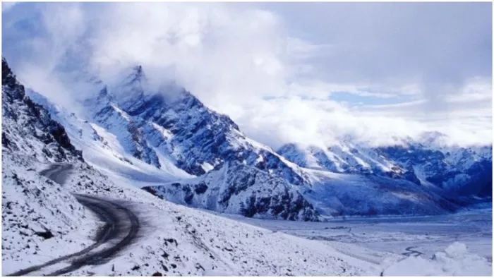 हिमाचल में बदला मौसम का मिजाज, कांगड़ा और चंबा के ग्लेशियरों में बर्फबारी (फाइल फोटो)