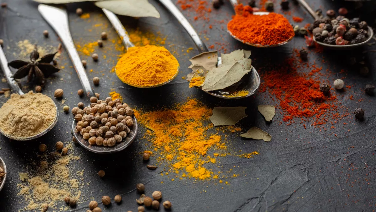Spice  Reduces Bad Cholesterol: बैड कोलेस्ट्रॉल को खींच कर बाहर निकाल देंगे किचन में मौजूद ये 5 मसाले