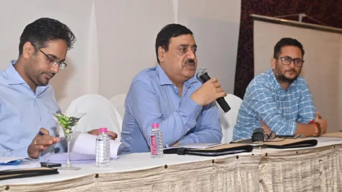 कहा कि उद्योगों और निवेश के लिए बने शांतिपूर्ण एवं सकारात्मक माहौल से उद्योगपति बहुत उत्साहित हैं।