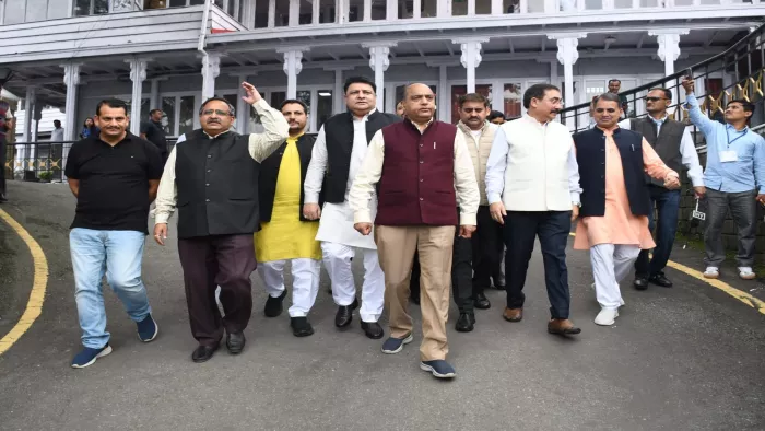 जयराम ठाकुर और राजस्व मंत्री जगत सिंह नेगी के बीच तीखी नोक-झोंक।