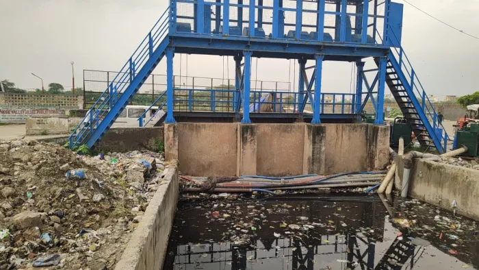 यमुना में आए उफान का दिल्ली के भीतरी इलाके पर असर, हस्तसाल में ध्वस्त हुई जलनिकास प्रणाली।