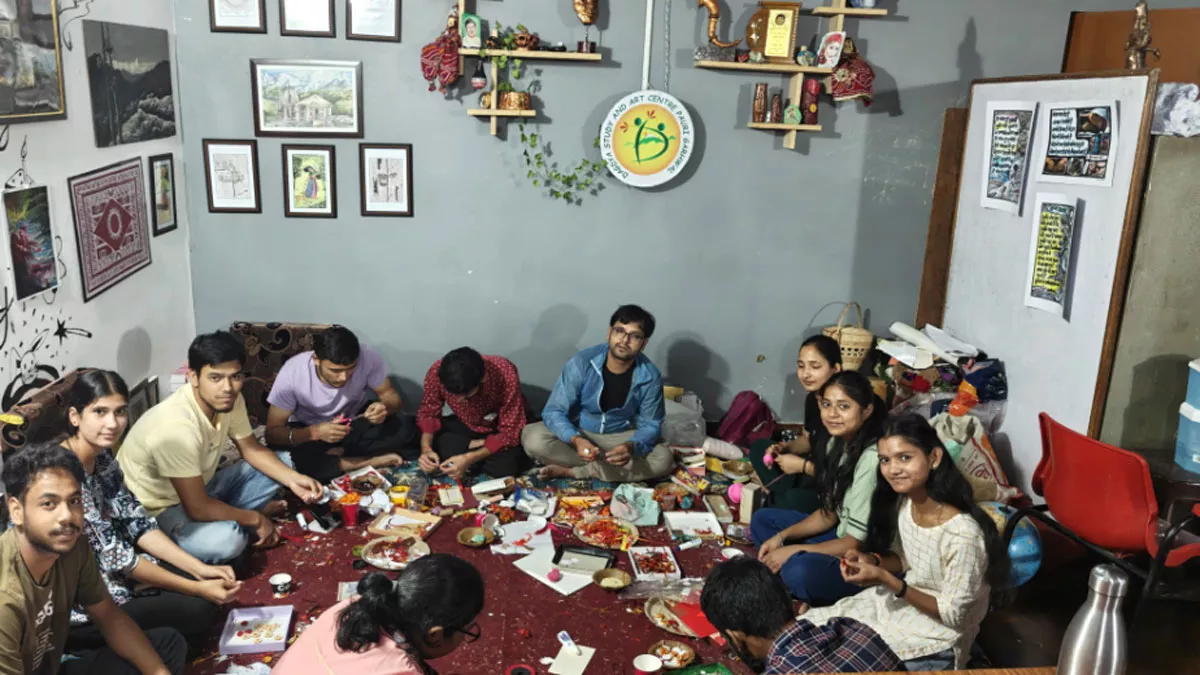 Teacher's Day 2025: उत्‍तराखंड में गरीब बच्चों का मसीहा है ये शिक्षक, प्रशिक्षण देकर बना रहा हुनरमंद